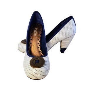 Seychelles Y2K Button Heels 8.5 Cream Navy Perforated Pumps Mod